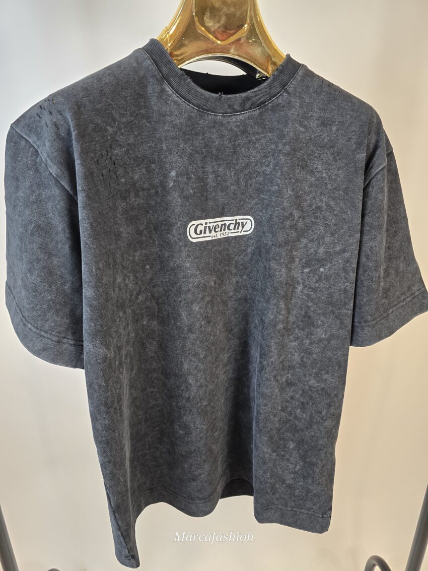 GIVENCHY T-SHIRT