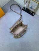 LV bag crème