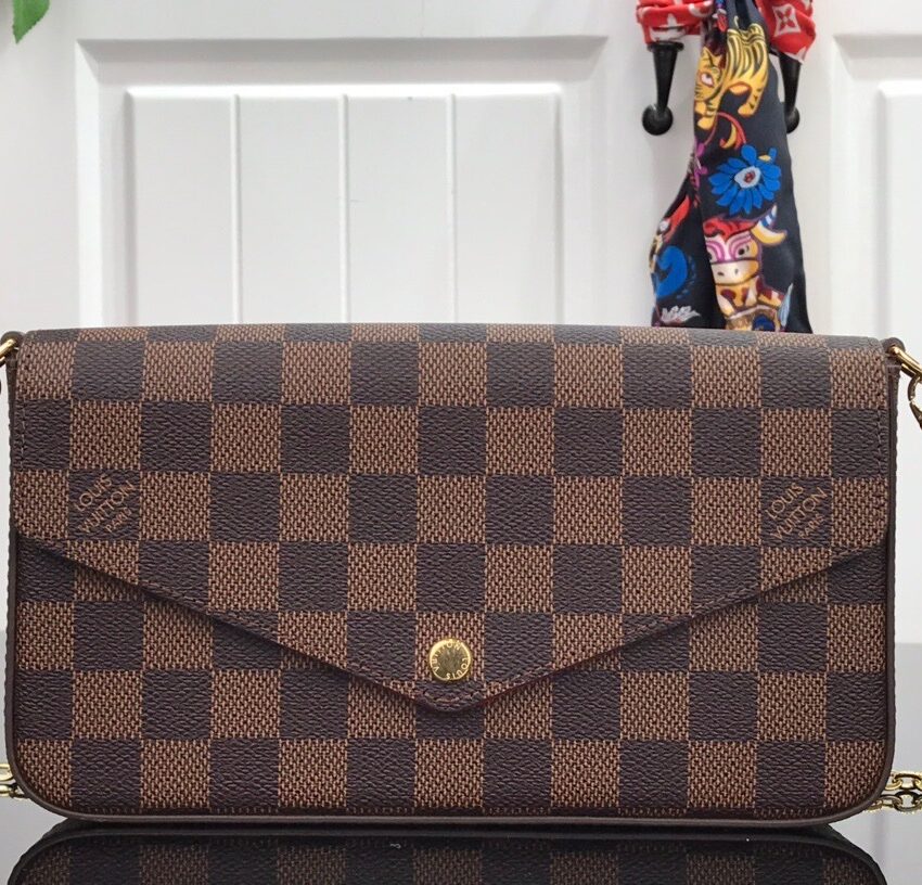 LV pochette brown grid