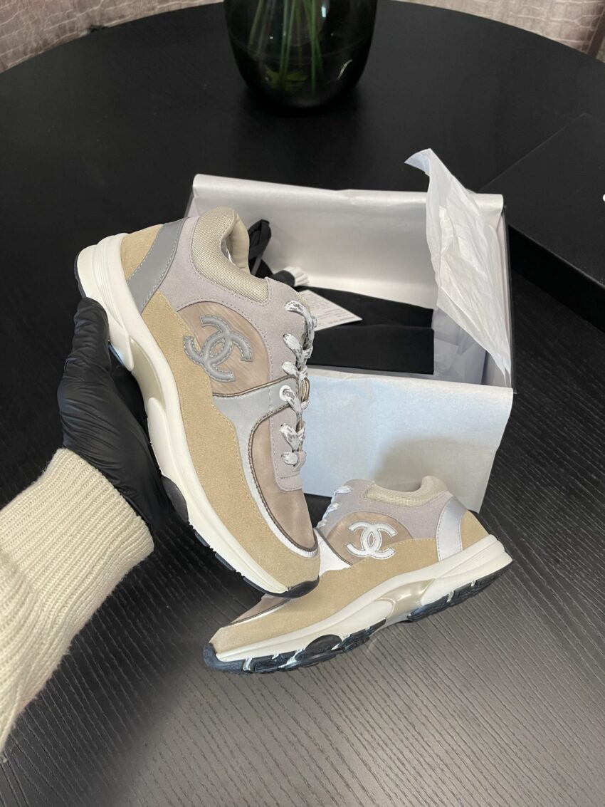Chanel sneakers crème