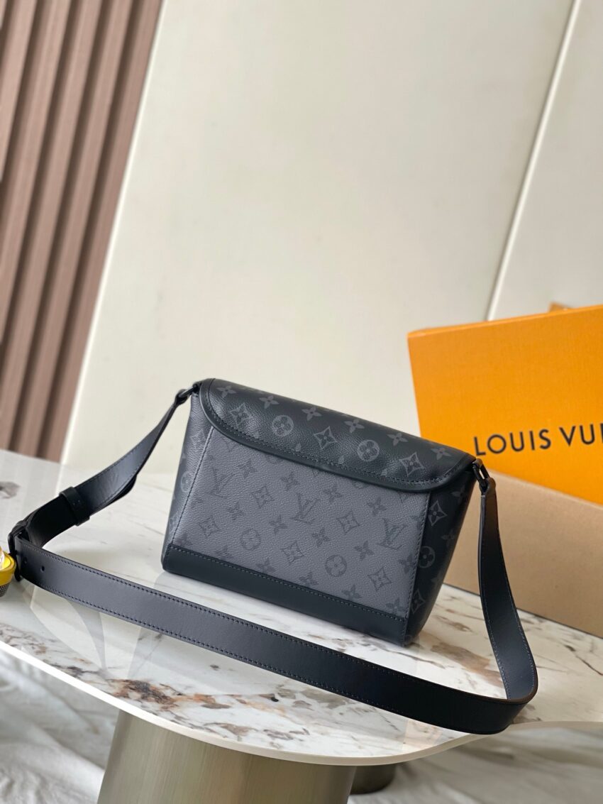 Louis Vuitton Pulse Messenger Bag - Men - Afbeelding 4