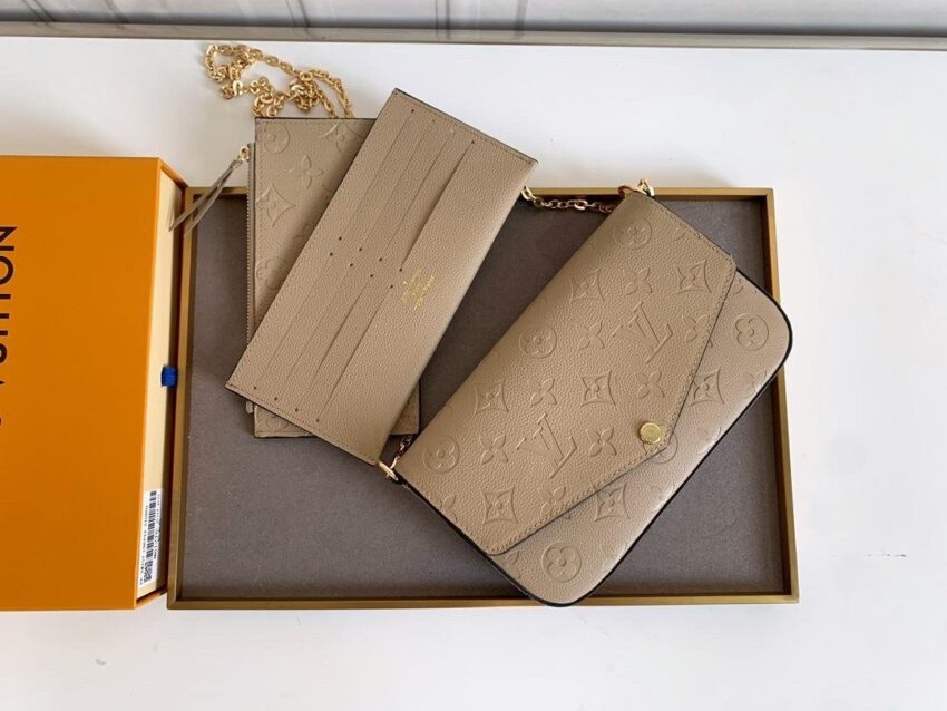 Louis Vuitton pochette crème