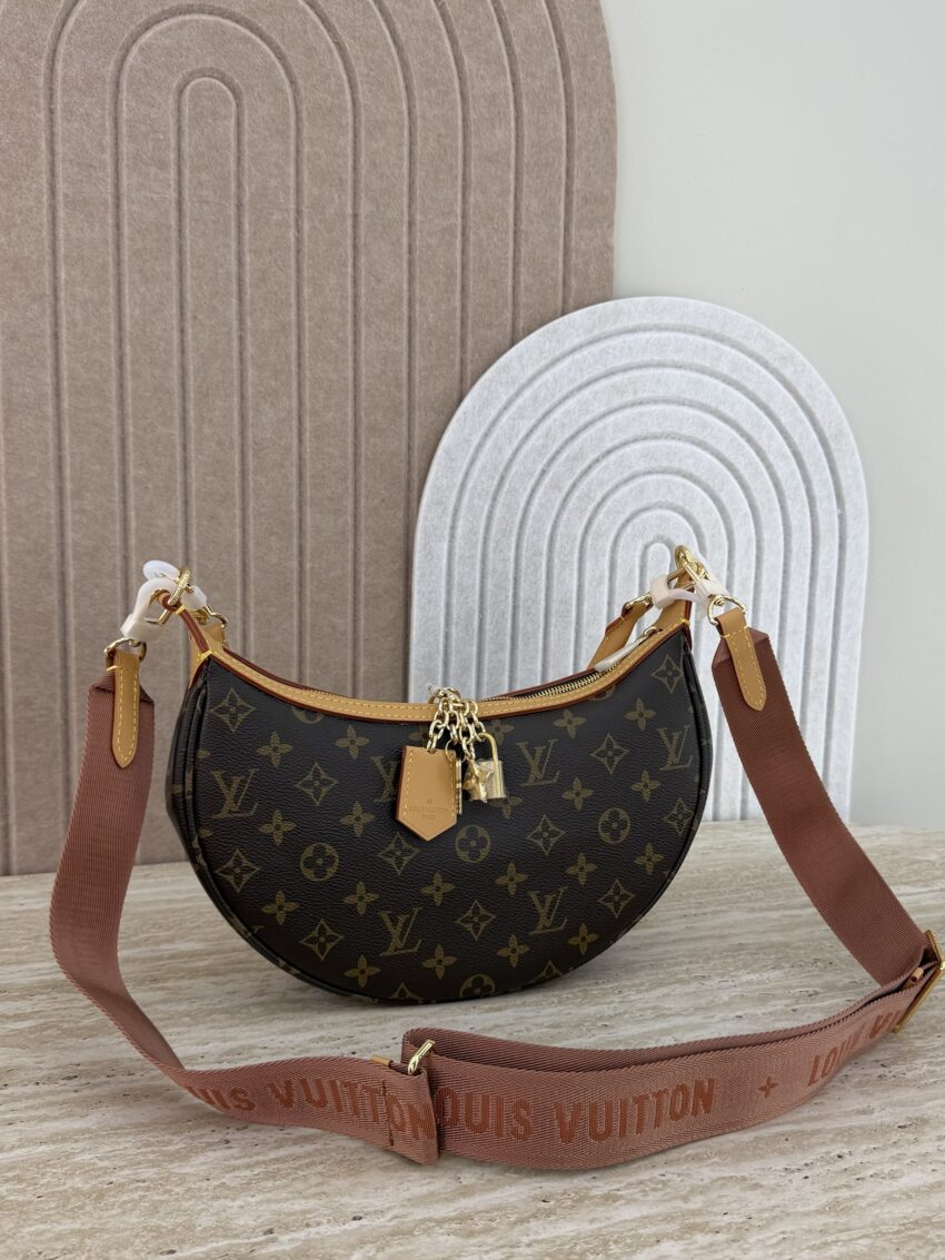 Louis Vuitton- Hobbo Bag