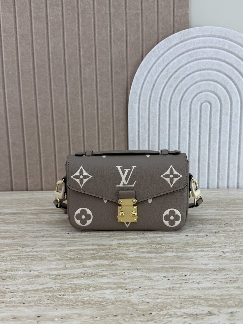 Louis Vuitton- Pochette Métis East West